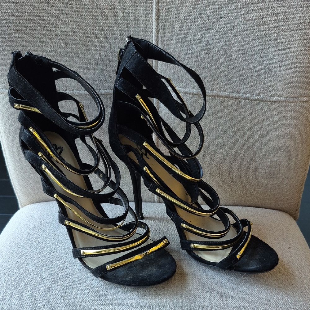 2B Bebe Black and Gold Strappy Gladiator Style  Heels Sz 7.5